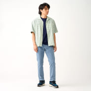 グレー