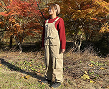 焚き火を最高に楽しめる「フレイムテックレディースキャンプサロペット」