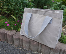 580円でキャンプにも日常使いにも活躍！パラフィン帆布スモールトート