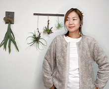 重ね着にぴったり!薄手で着やすいレディースリブクルーネック長袖Tシャツ