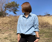 コーデしやすいシンプルなシャツも、ワークマンなら980円!